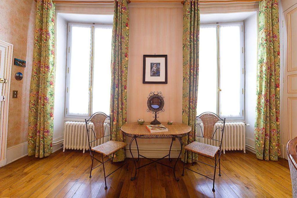 Amphore Du Berry Saint-Amand-Montrond Room photo