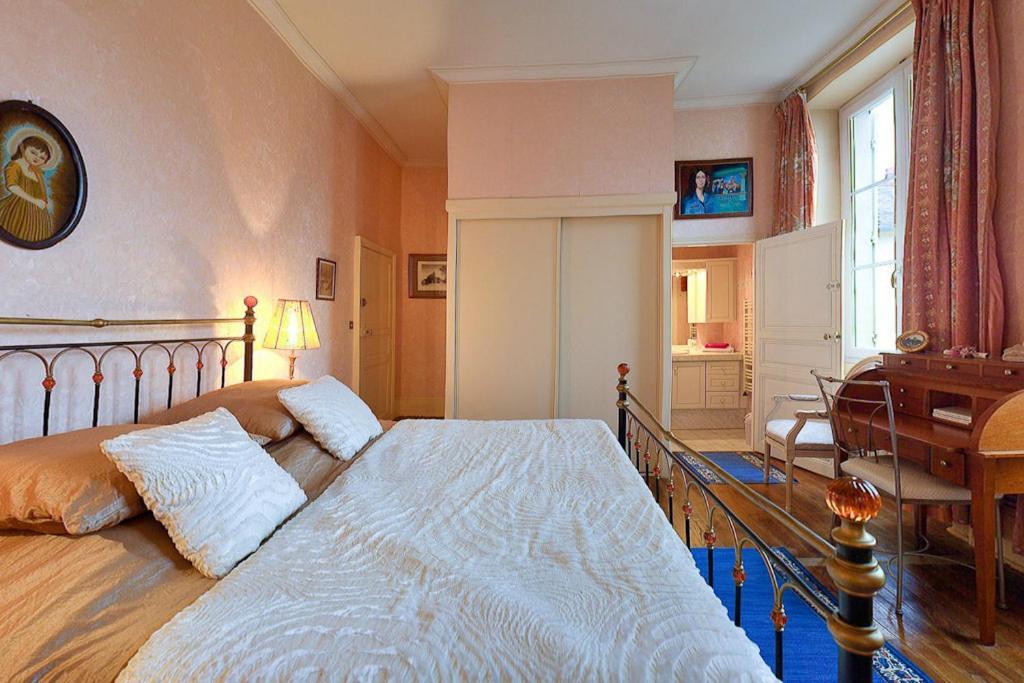 Amphore Du Berry Saint-Amand-Montrond Room photo