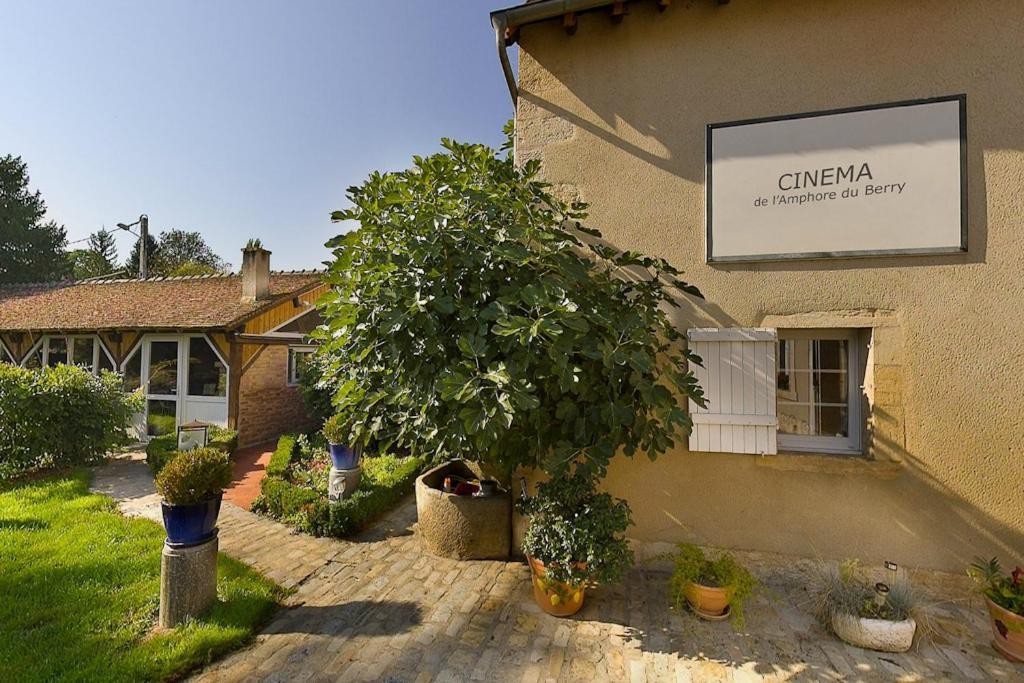 Amphore Du Berry Saint-Amand-Montrond Exterior photo