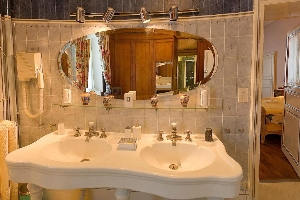 Amphore Du Berry Saint-Amand-Montrond Room photo